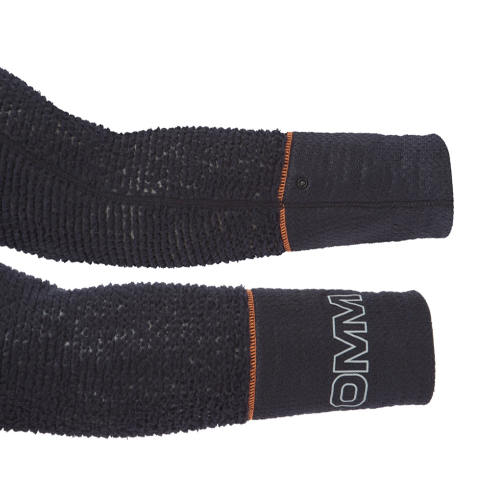 OMM Core Arm Warmers in Black, close-up of the flatlock seam construction