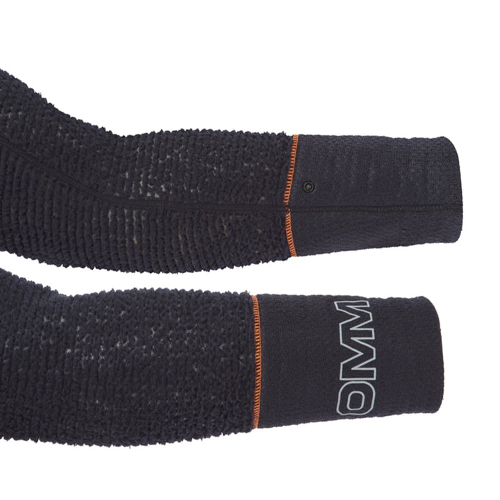 OMM Core Arm Warmers in Black, close-up of the flatlock seam construction