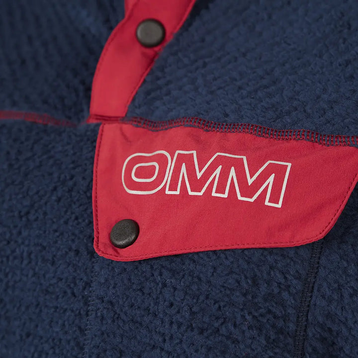 OMM Core Press Pullie in Navy, close-up of the single front pocket