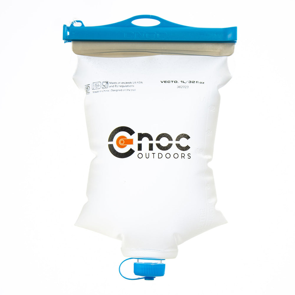 A transparent Cnoc Vecto 28mm water container with light blue slider and cap
